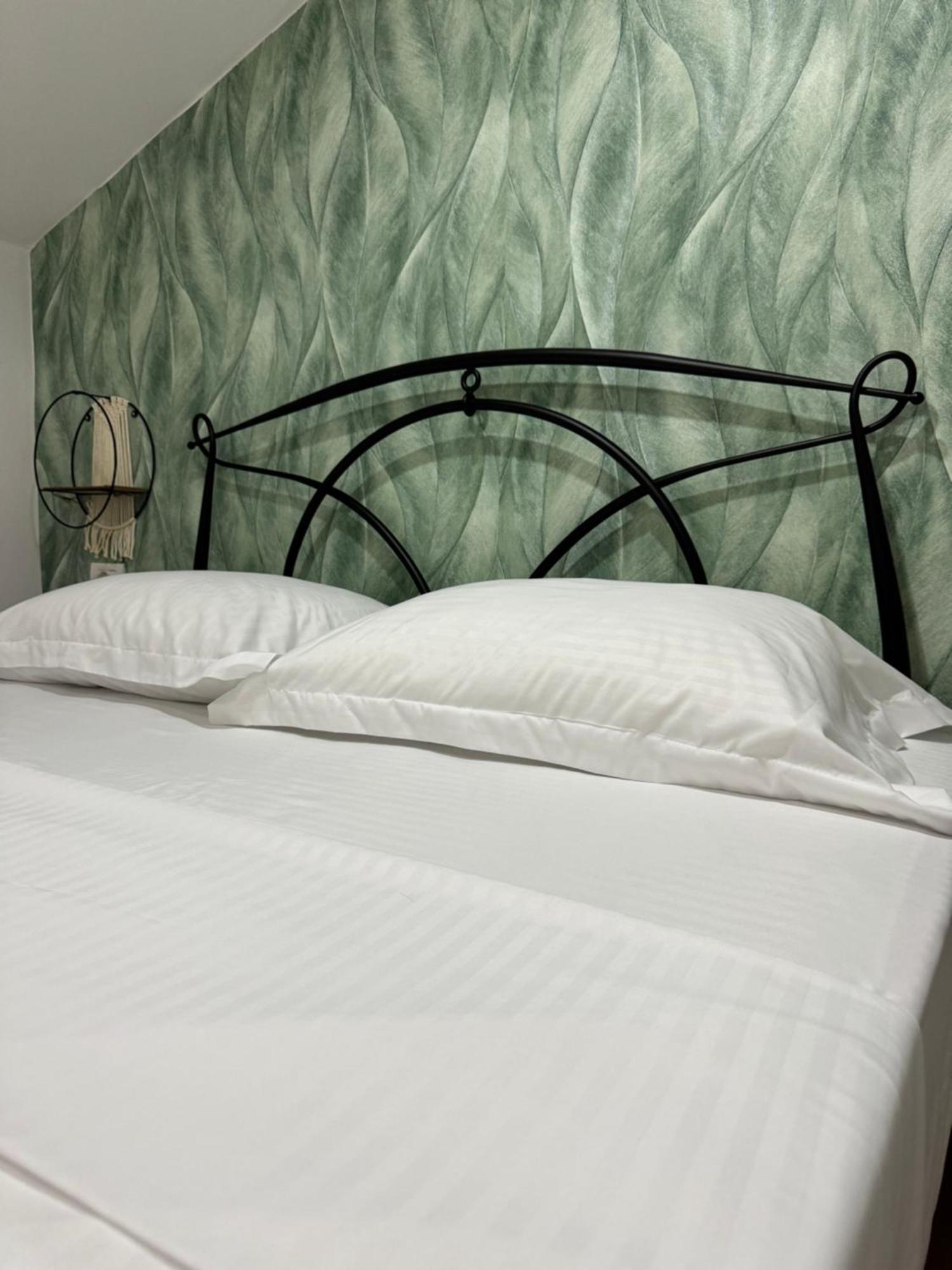 Guest House Himaj Berat Exterior photo